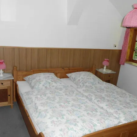 Hirtenkate 1 *